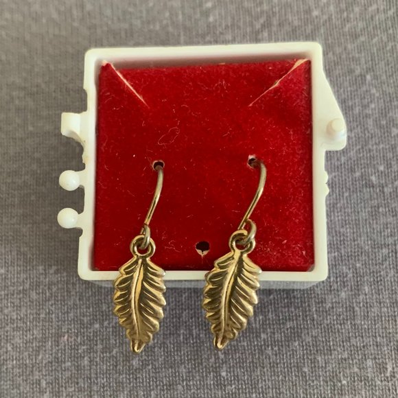 2/$20 Leaf Earrings - 2 Pair - 1 Gold/1 Silver - Picture 5 of 7